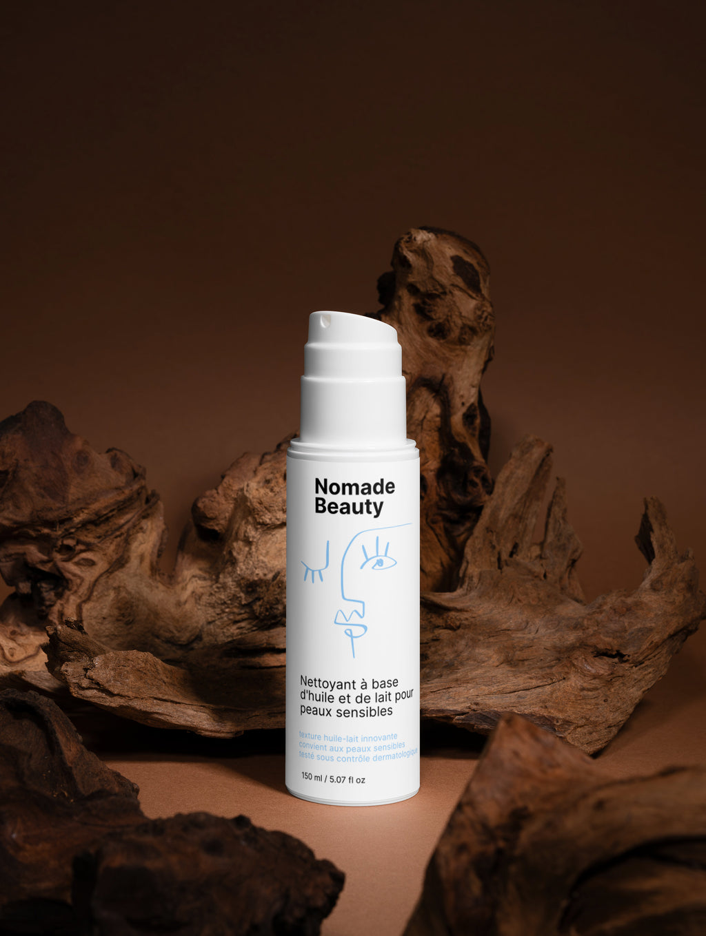 Nettoyant à base d'huile et de lait pour peaux sensibles